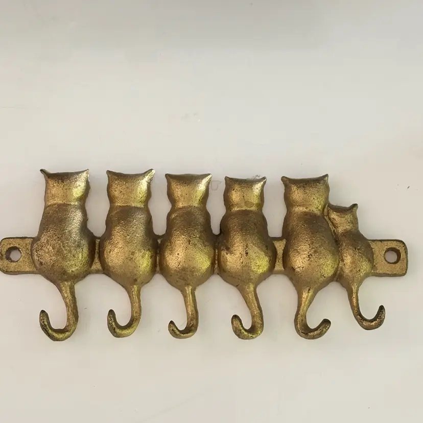 Metal With Gold Tone 6 Cat Wall Hanger With Screws - 8”