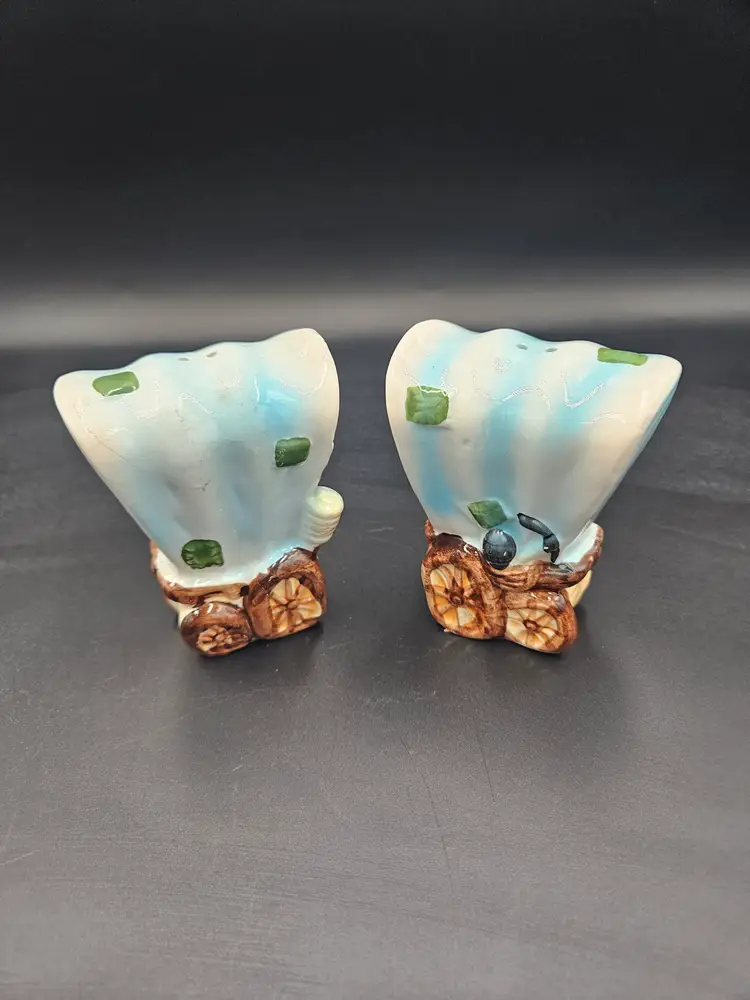 Wagon Salt & Pepper Shakers Phoenix, AZ Legend City