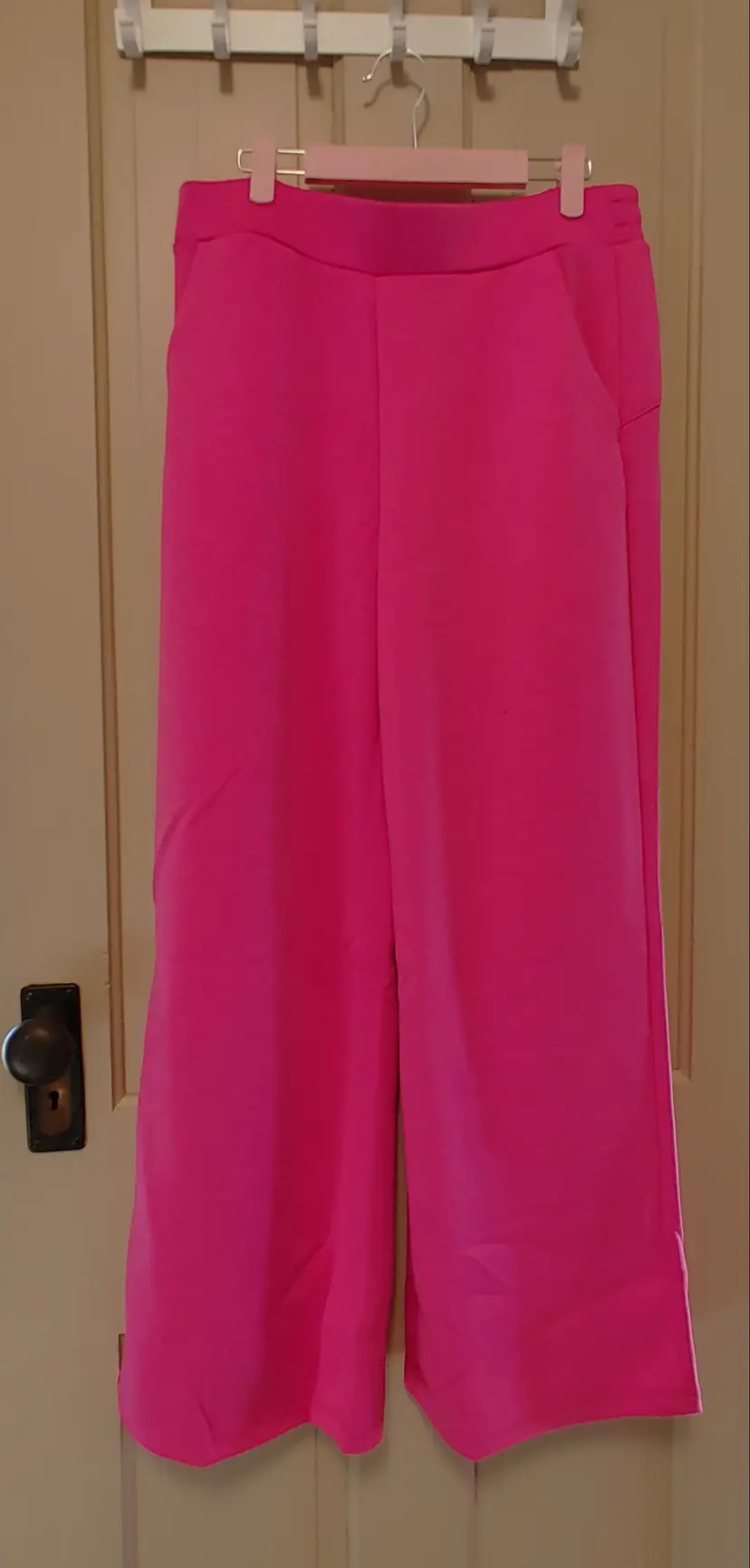 Bottoms- Brand: Dear Scarlett. Size 1X. NWT. Pink office/resort style pants. 95% polyester, 5% spandex. No callouts.