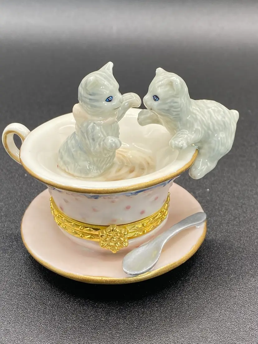 Vintage Westland Tea-riffic Kittens Porcelain Trinket Box