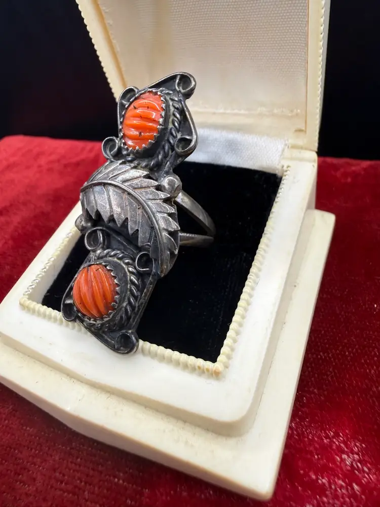 vintage Native American Navajo sterling silver ring featuring carved red coral stones. Size 8