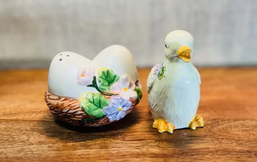 Vintage Avon Spring Time Duck & Egg & Flowers Salt/pepper Shakers