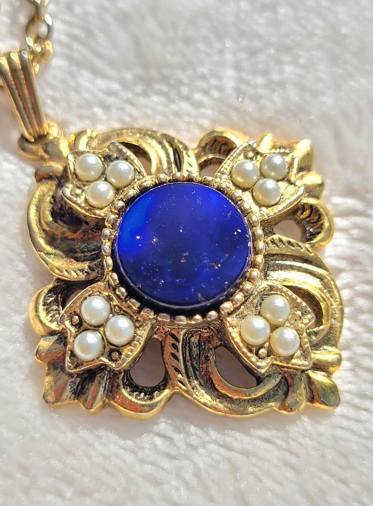 Vtg Avon Victorian Collection Blue Faux Lapis Pearl Necklace & Earring Set