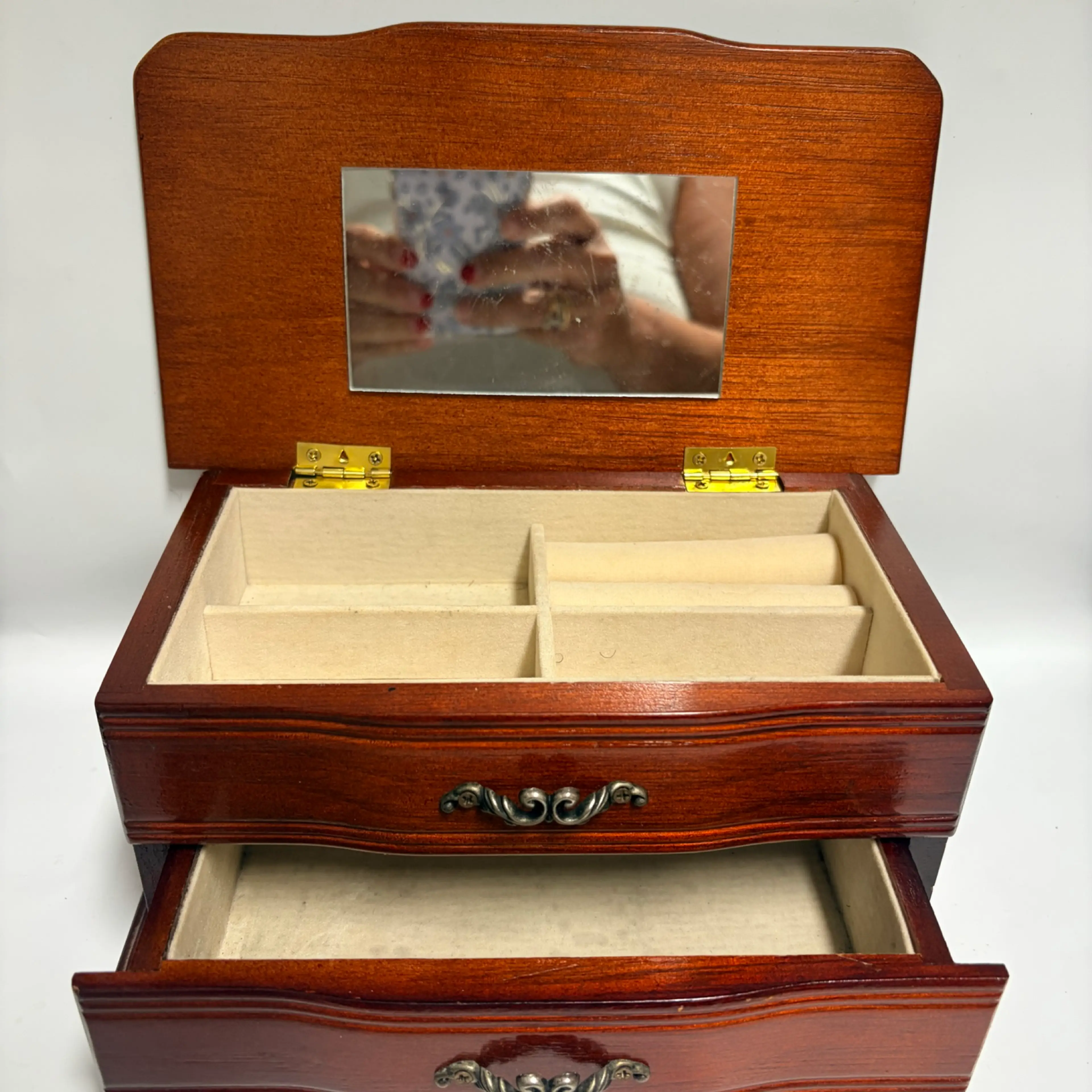 Image 4 of 7