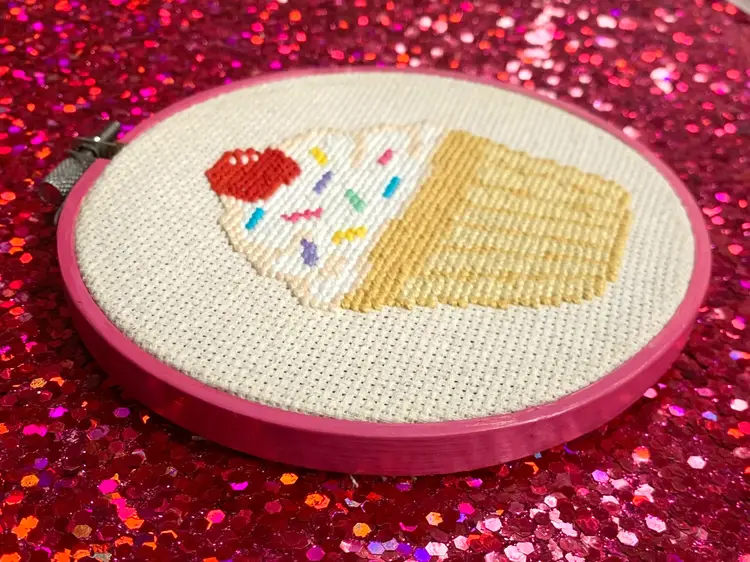 Cupcake Hand-Embroidery Hoop 5"