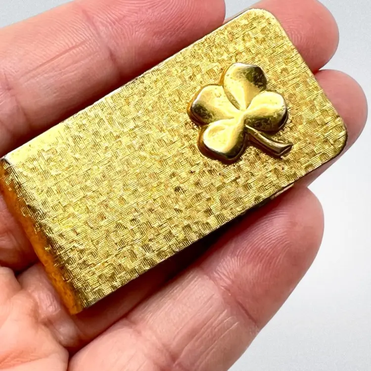 4 Leaf Lucky 🍀 Clover Gold Tone Money Clip. Size 2” X 1”.