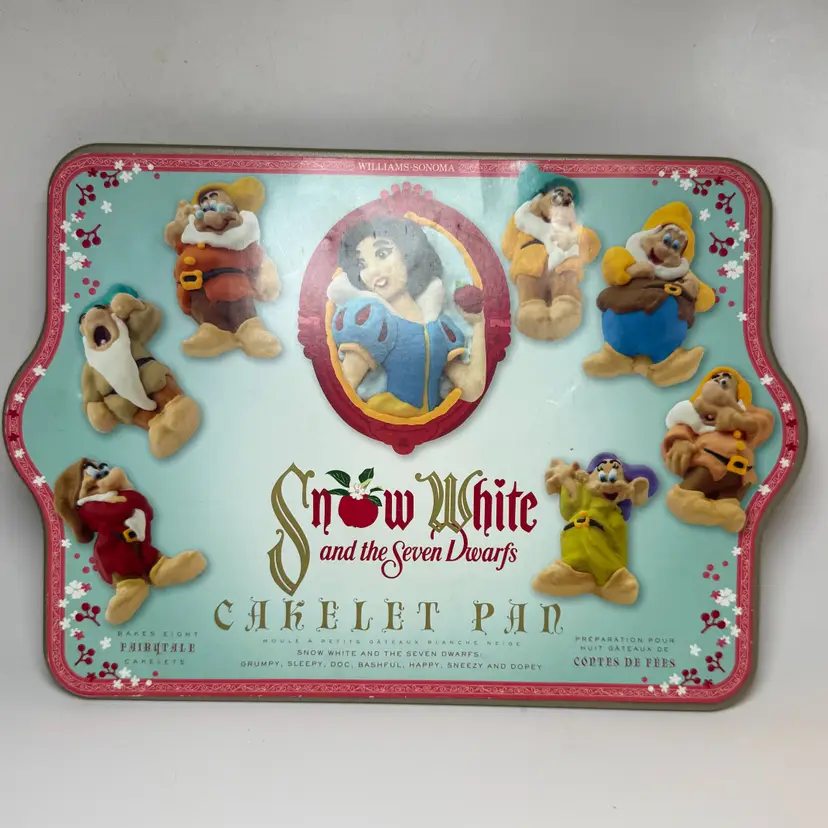 Williams Sonoma Disney Nordic Ware Snow White The Seven Dwarfs Cakelet Pan NEW