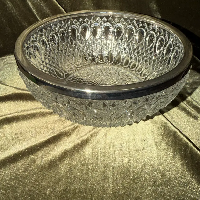 Vintage crystal centerpiece bowl featuring a cut crystal design with a silverplate rim ~8.5” Across x 3.5” Tall