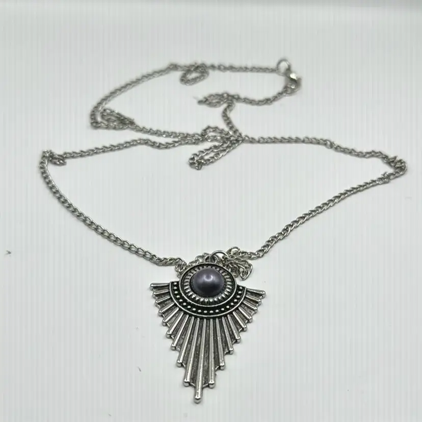 Linked Chain Necklace W/ Cute Pendant