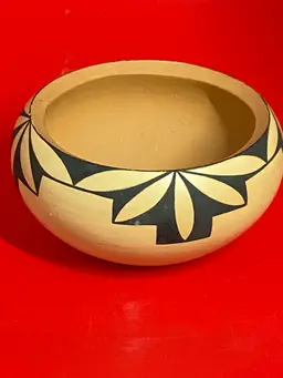 Native American Pottery, Jemez Pueblo, NM, Signed By Mary Louise Eteeyan