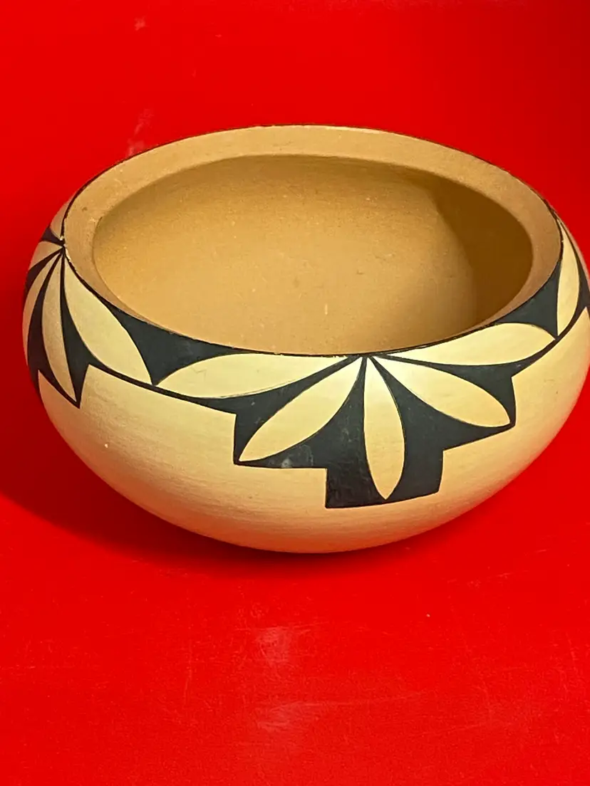 Native American Pottery, Jemez Pueblo, NM, Signed By Mary Louise Eteeyan