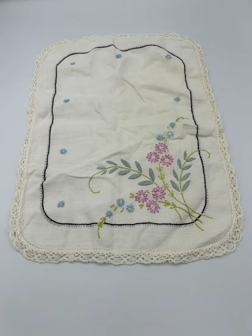 Vintage Hand Embroidered Floral Doily Dresser Scarf