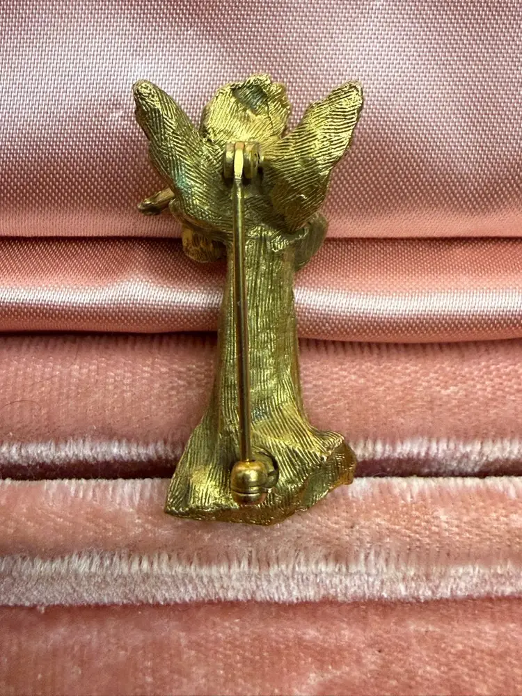 vintage De Nicola gold-tone angel musician brooch playing a violin