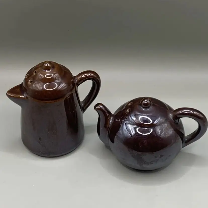 Vintage Redware Coffee Pot/Teapot Salt & Pepper Shakers Made In Japan