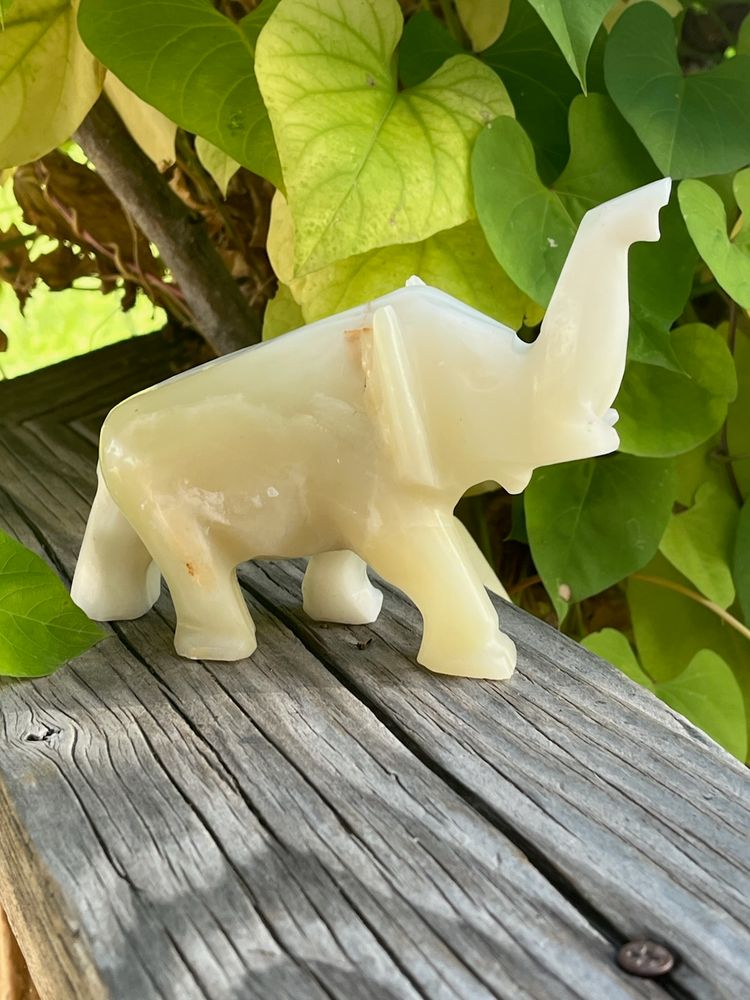 Carved Onyx Elephant Figure 515 grams