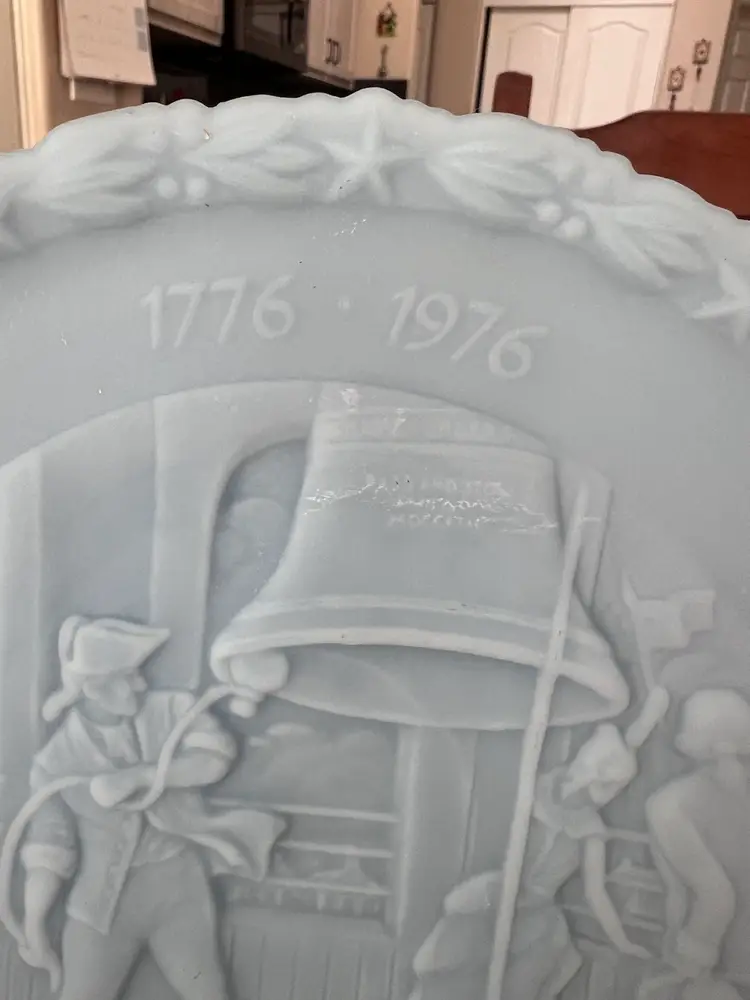 Fenton Collectable Bi-Centennial Plates X 2
8” Diameter. In Powder Blue Milkglass Both In Nice Condition 