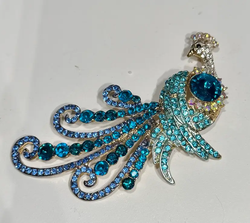 Betsey Johnson Rinestone Peacock Brooch Or Pendant
