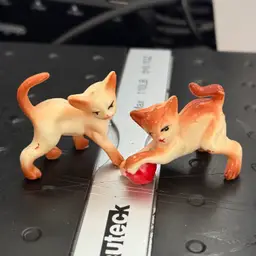 Vintage Kitties Plastic 1"