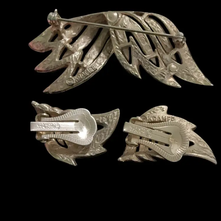 Vintage Goldtone Kramer Brooch and Matching Clip Earrings. Beautiful Set!!