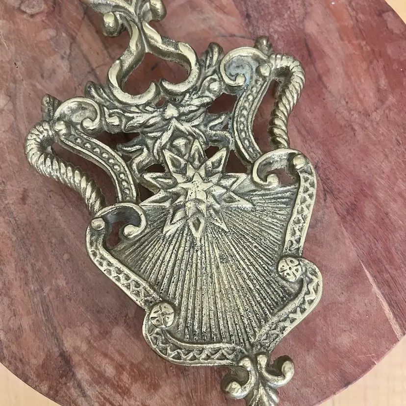 Cast Iron Trivet With Feet
9x5”