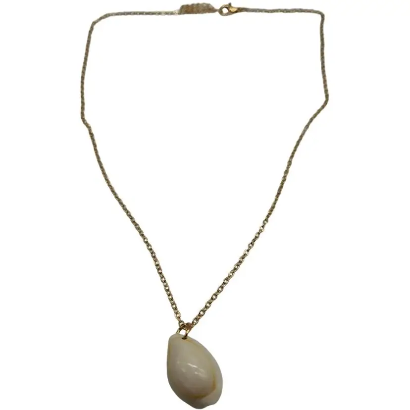 Vintage Shell Pendant Necklace