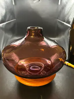 B009 Amethyst glass vase