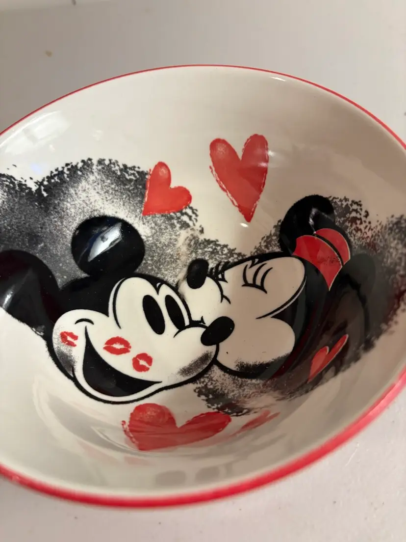 Disney Mickey And Minnie Mouse Love And Kisses Bowl