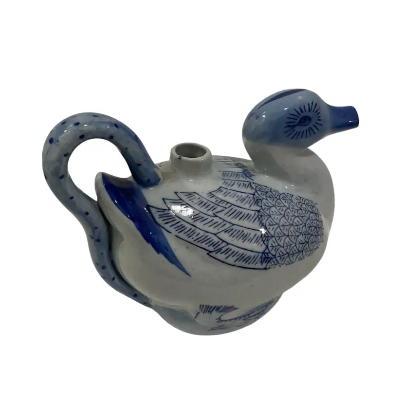 🎉 Vintage chinoiserie duck pitcher // blue and white