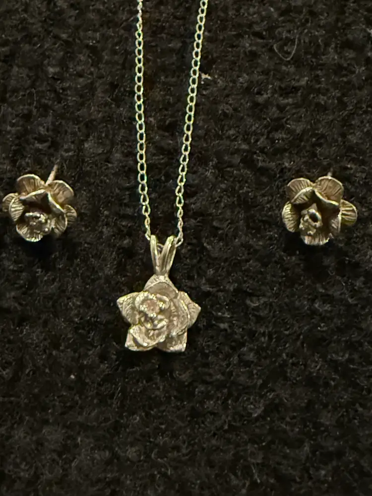 10K White GOLD 18" DIAMOND ROSE PENDANT NECKLACE AND EARRING SET
