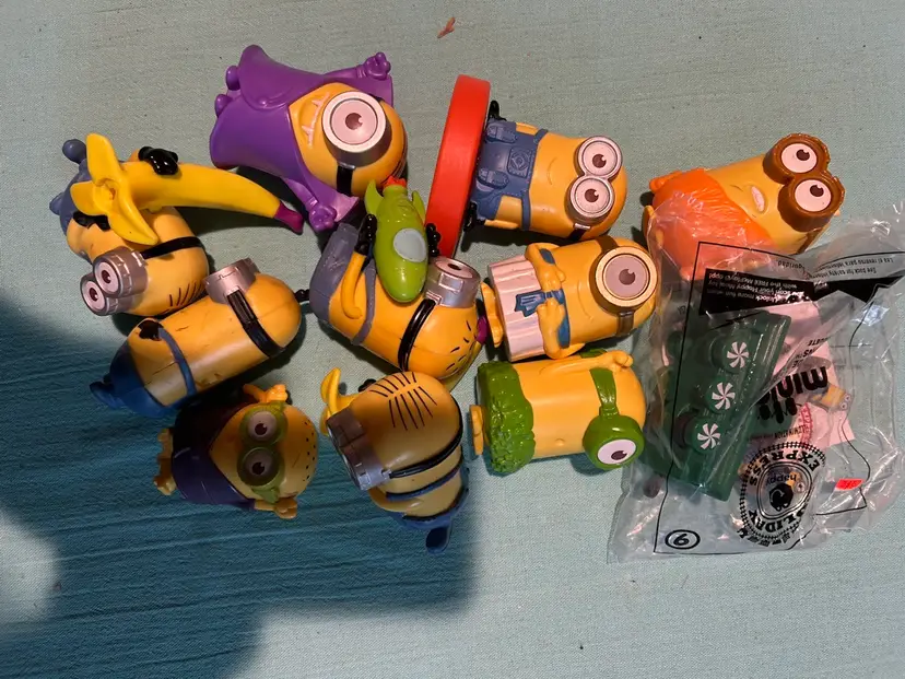 Lot Of 12 Original Minions Mini Figures Thinkway Toys #2