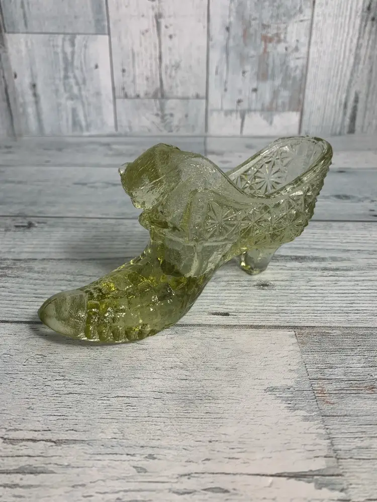 Boyd Glass Cat Head Shoe Citrine Color Stamped