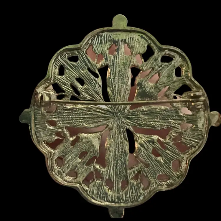 Vintage Goldtone Filigree Rhinestone Floral Brooch. Not Signed