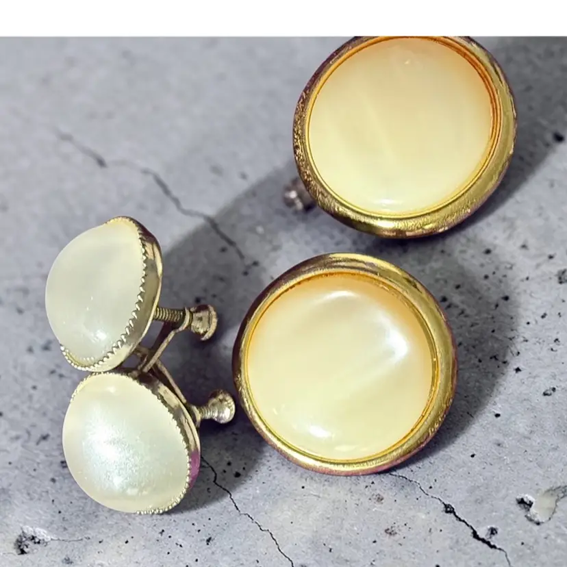 Vintage Thermoset Moonglow Gold & Silver Tone Screw Back & Clip On Earrings