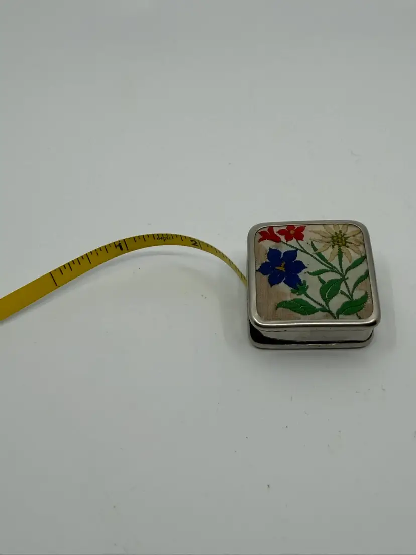 Vintage Floral Petit Point Retractable Sewing Tape Measure 40”