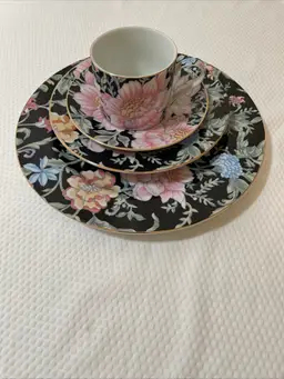 Garden Pleasures For Bloomingdales 4-piece Dinner Set.