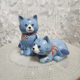 Blue kitty Salt and Pepper