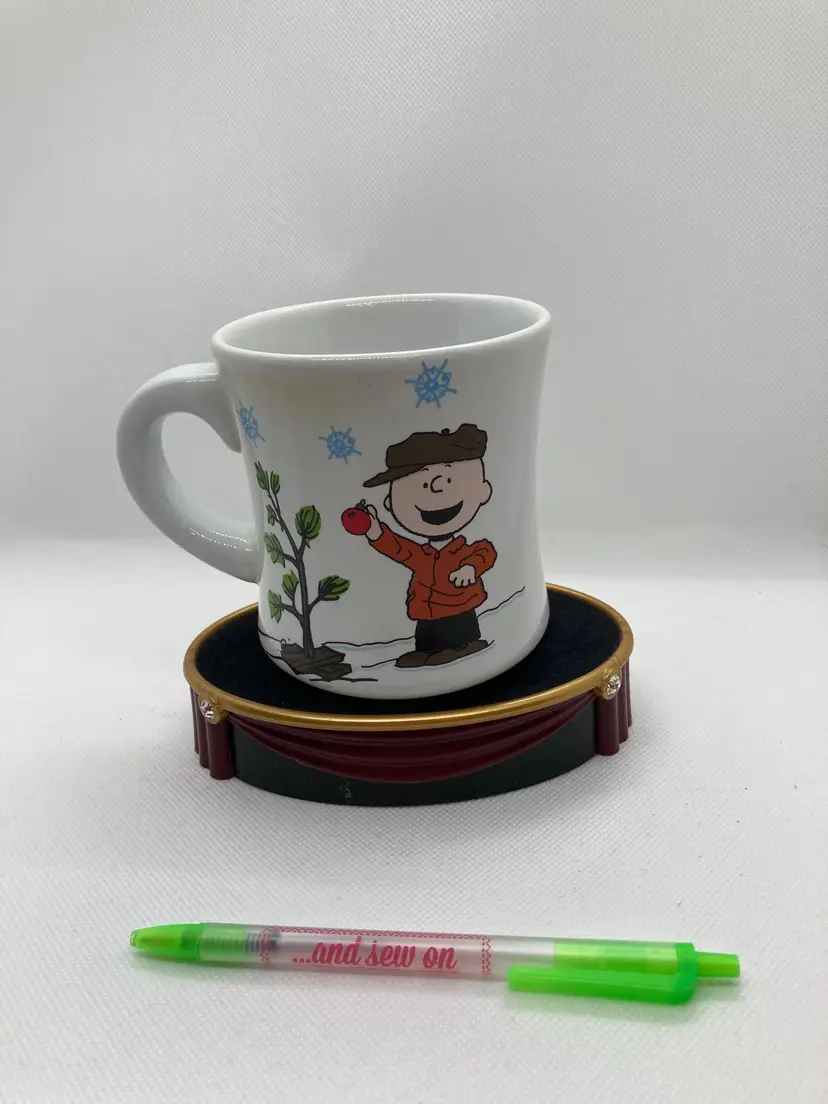 Vandor 2012
Charlie Brown mug
Christmas tree 
Peanuts Snoopy