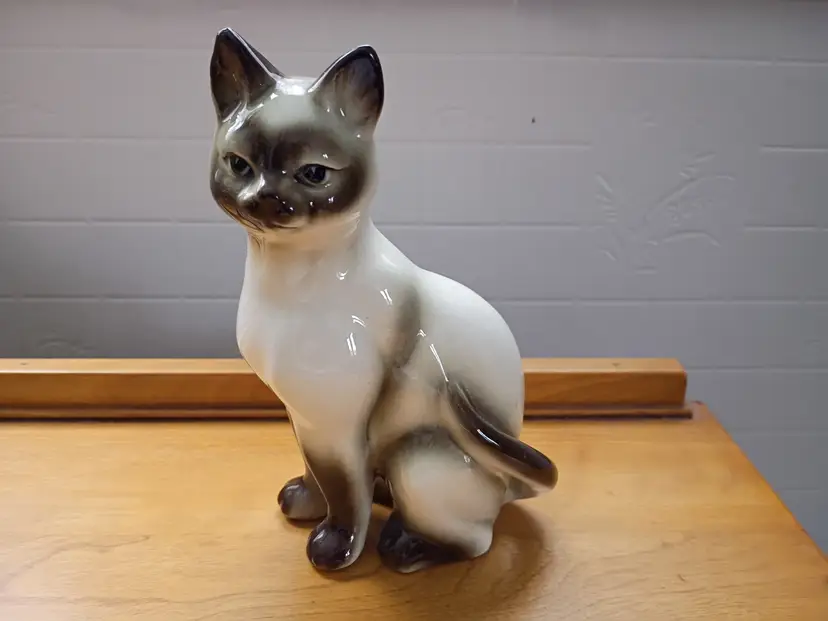 Midcentury siamese cat figurine