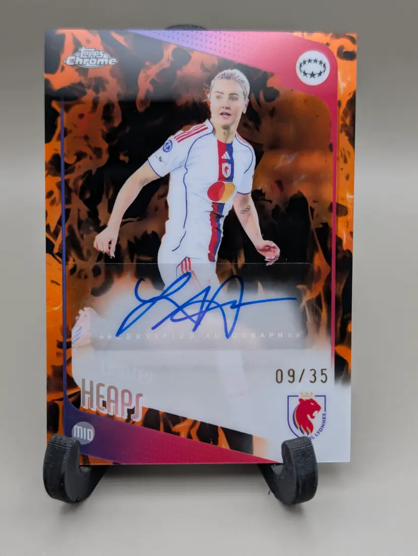 Lindsey Heaps #/35 2025-26 Topps Chrome UEFA Inferno Auto - (135) - Olympique Lyonnais