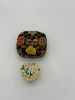 Hand Painted Paper Mache Lacquer Trinket Boxes Lot Of 2 Sara’s Imports #882-A