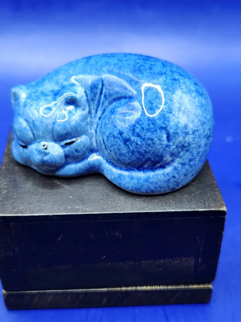Enesco Blue Spongeware Ceramic Cat   "Are You Sleeping?"