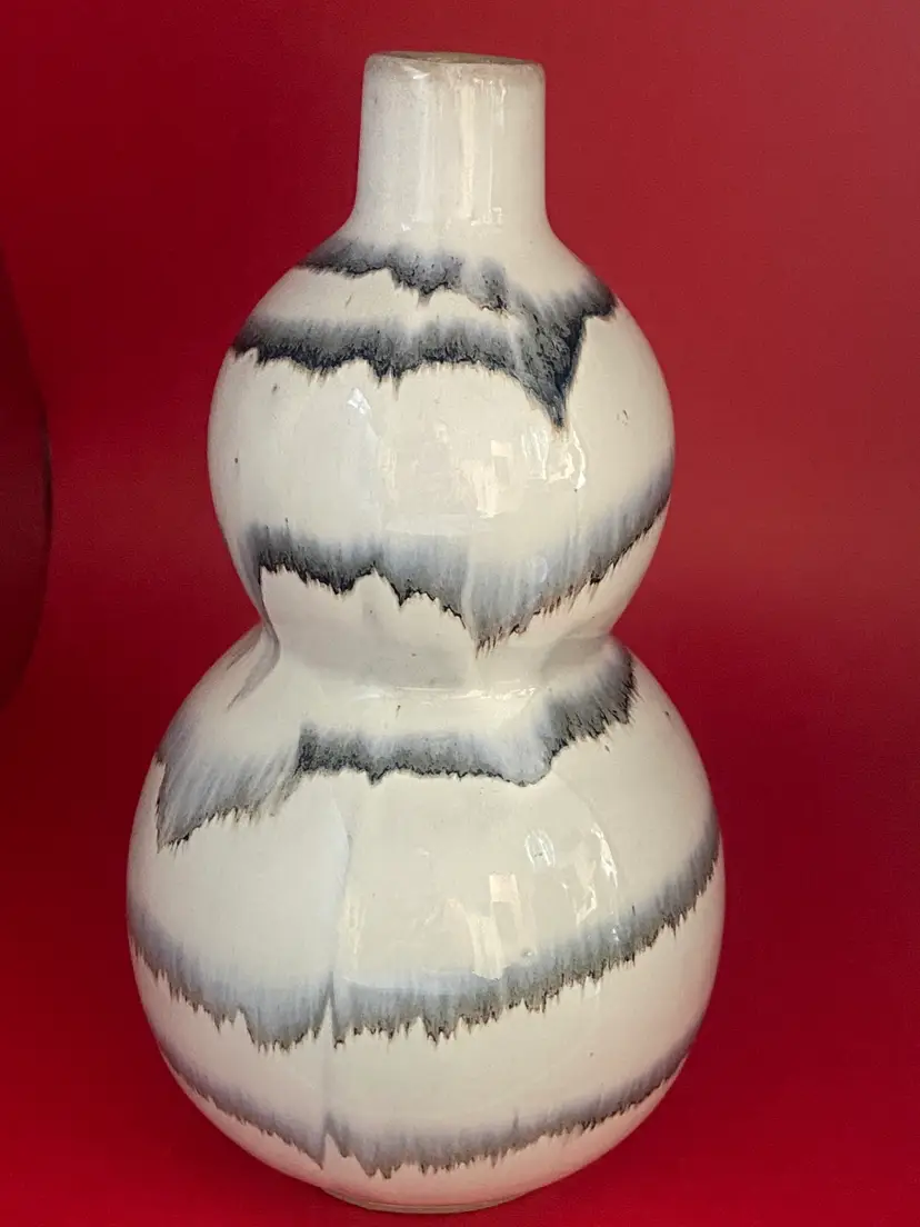 Vtg Ceramic Double Gourd Vase, 8.5" Tall, White w/ Blue Swirl