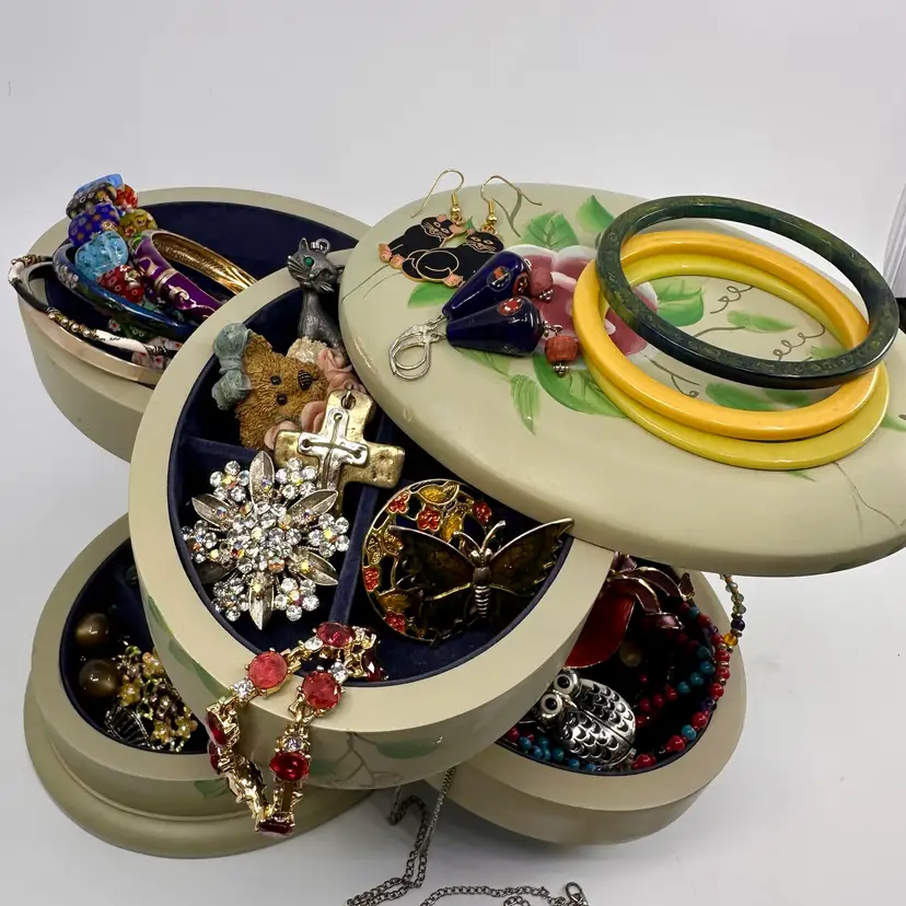 *Pick Of The Week*FlexZorb Swivel H/Painted Jewelry Organizer Filled With Jewelry! ✨