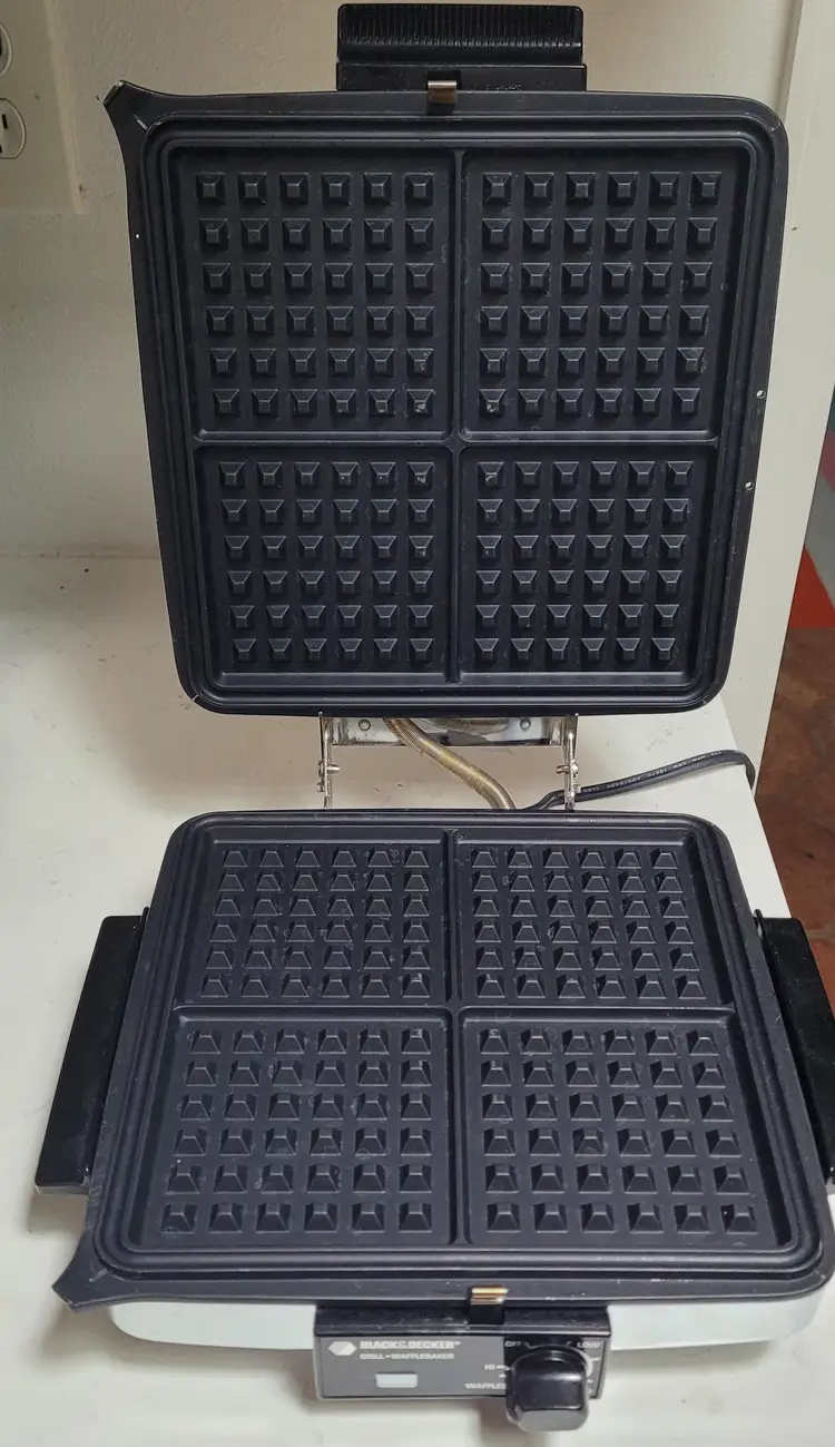 Vintage Black & Decker Waffle Baker Maker Grill G48TD TESTED 900 Watt Chrome