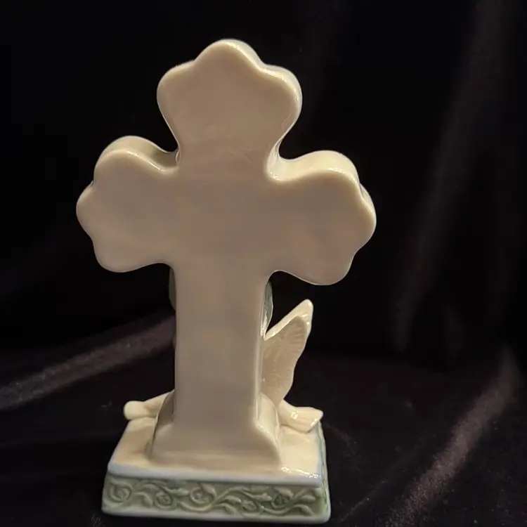 Beautiful Cross With 2 Doves & Flowers ~ Porcelain/Ceramic Glazed Figurine