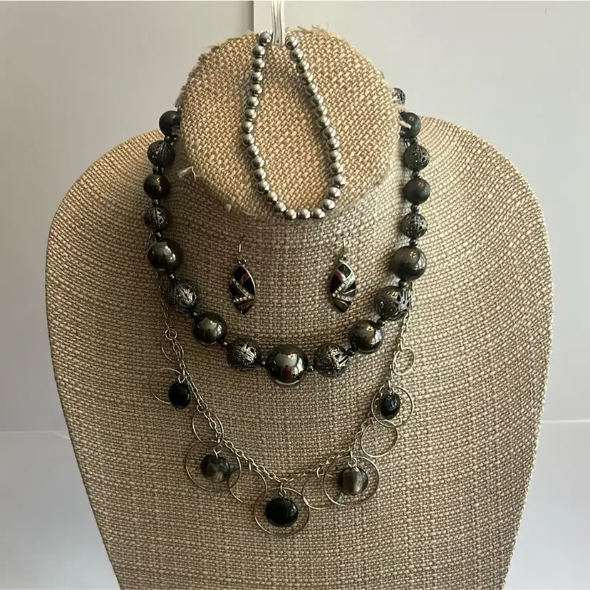 #18 - Silver And Black Lot