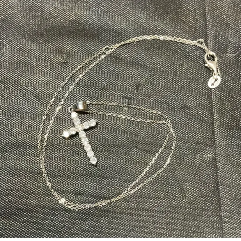 Silver Tone Necklace With Cross Pendant