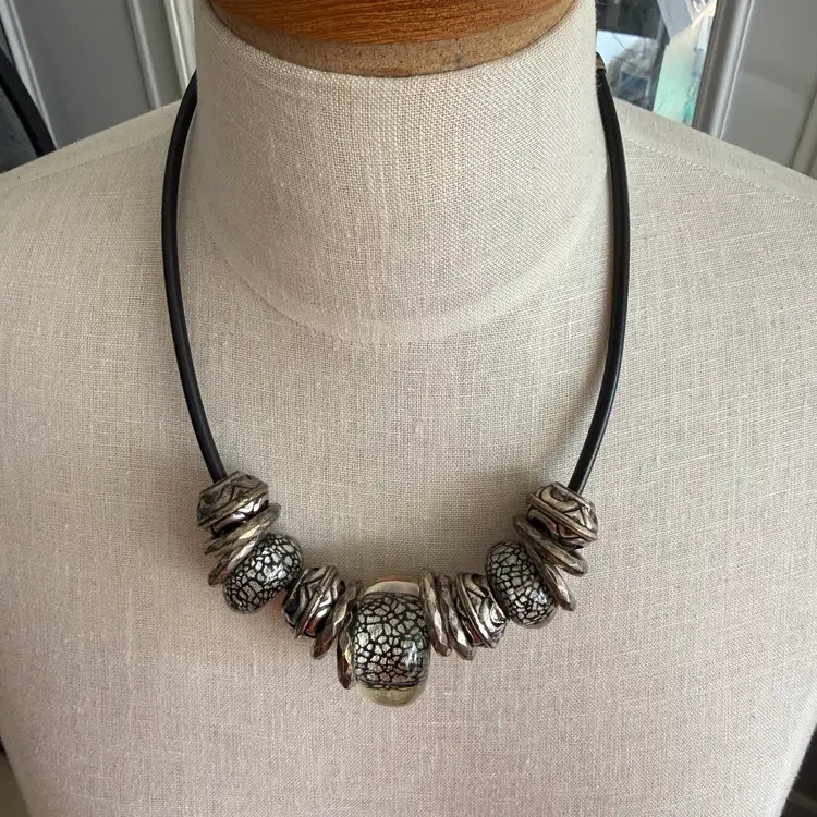 Vtg Large Black & White Crackled Glass Beaded Chios Necklace