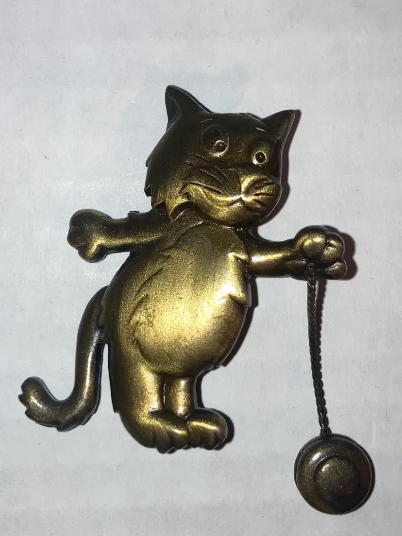 Kitty Brooch 2” Articulated Yo-yo/Ball Of Yarn!