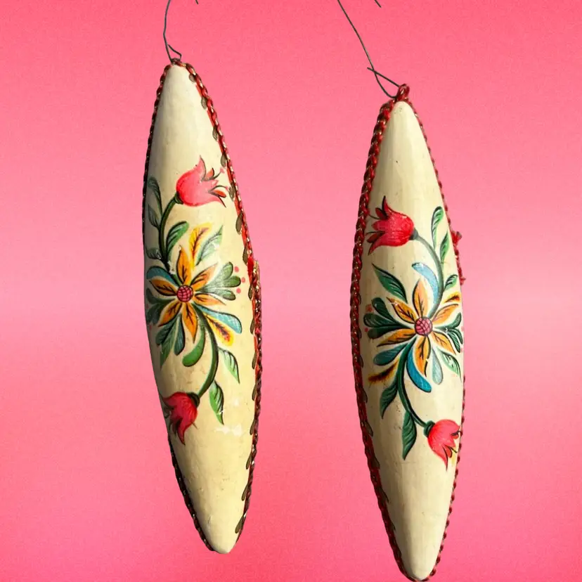 5.75in Vintage De Sela Handmade Ornaments